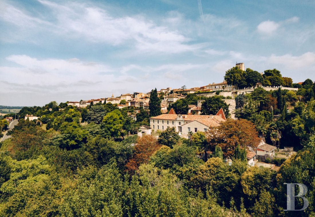 A former 18th century royal factory saved from ruin and completely renovated in Lectoure, the Gers - photo  n°4